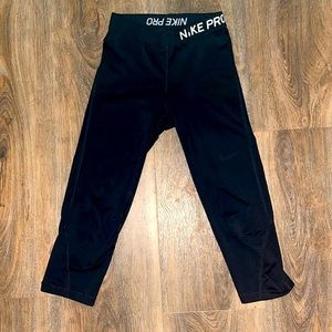 Girls Nike Pro Capri Leggings (Used in Good Condition)